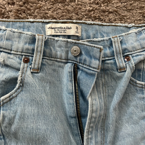 BOGO Abercrombie & Fitch 90’s High Rise Straight Jeans size 26/2L - Picture 3 of 3